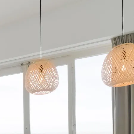 Апартаменти Comfortable In With Sea Views *