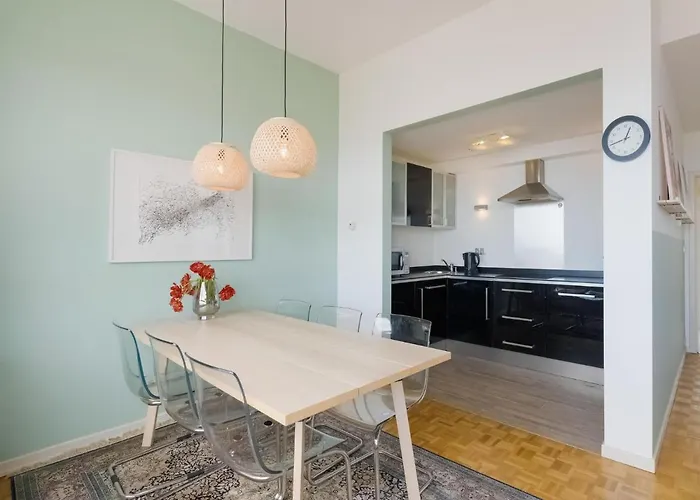 In Near North Sea 公寓